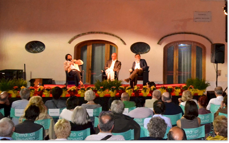 L'8 settembre 2011, Voci Fuori Campo ha ospitato la discussione tra Massimo Cacciari e Angelo Panebianco: un confronto a tutto campo sul destino della democrazia.